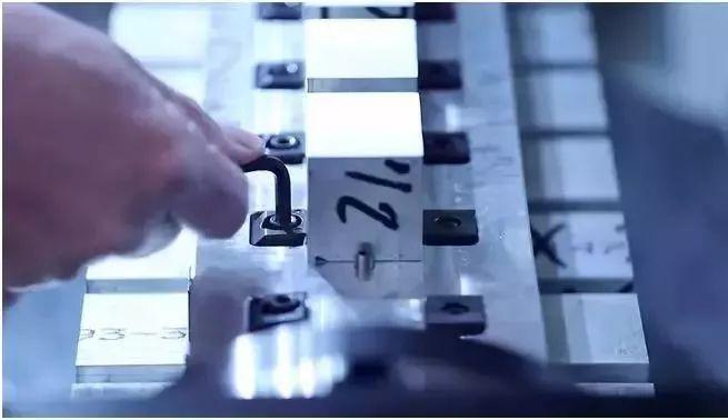 【新手必看】3軸、3+2軸、5軸加工的區(qū)別是什么？(圖14)